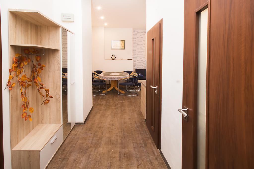 Apartment Ve Smeckach With A Big Terrace プラハ エクステリア 写真