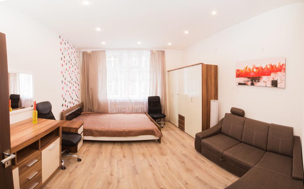 Apartment Ve Smeckach With A Big Terrace プラハ エクステリア 写真